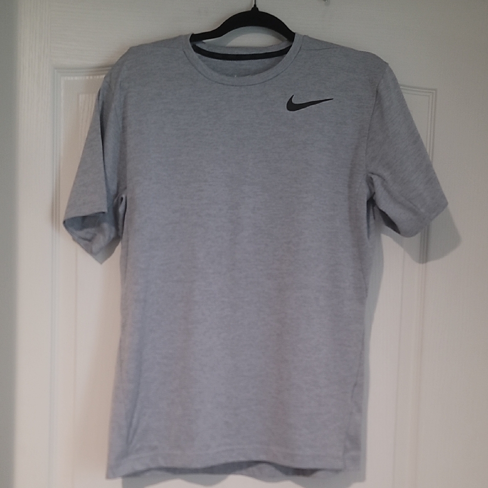 Nike Men's Heather Gray Short Sleeve Dri -Fit Tee Size Medium